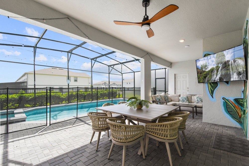 Luxury Stay: Pool, Games, Themed Rooms