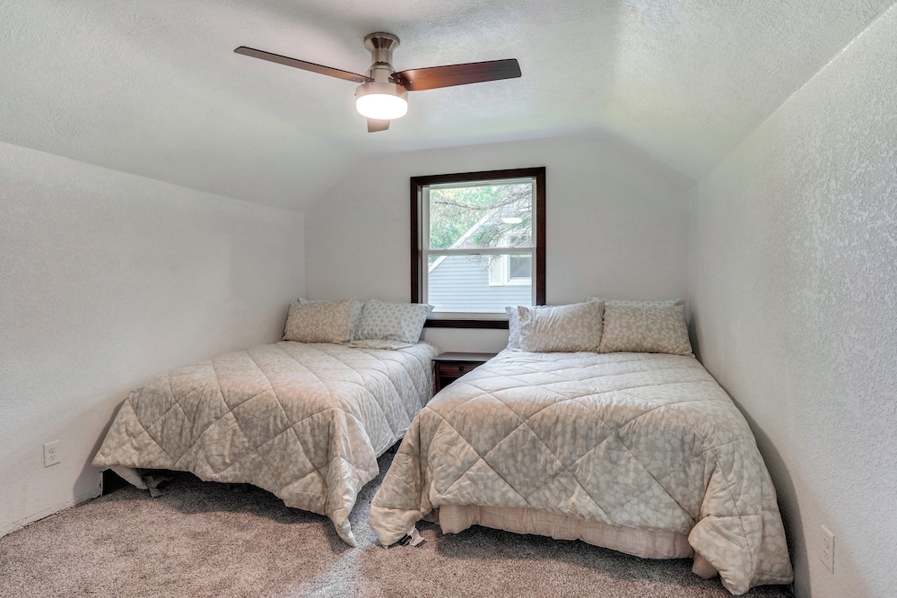 Sioux Falls Home Near Downtown: 2 Living Areas!