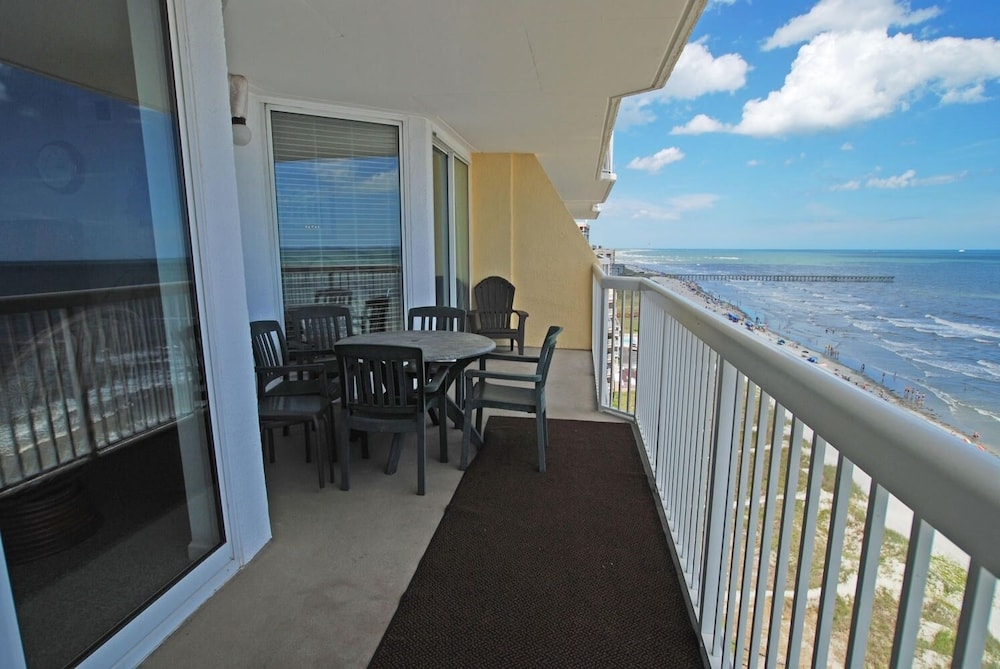 Sunrise Pointe 11f 3 Bedroom Condo by RedAwning