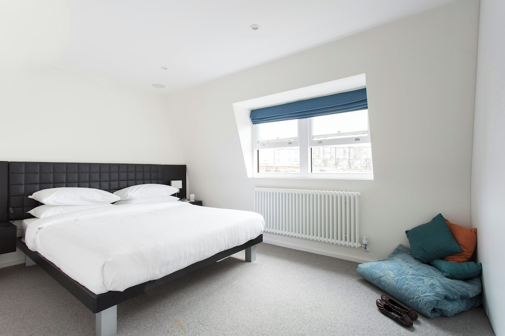 Cromwell Road II by Onefinestay