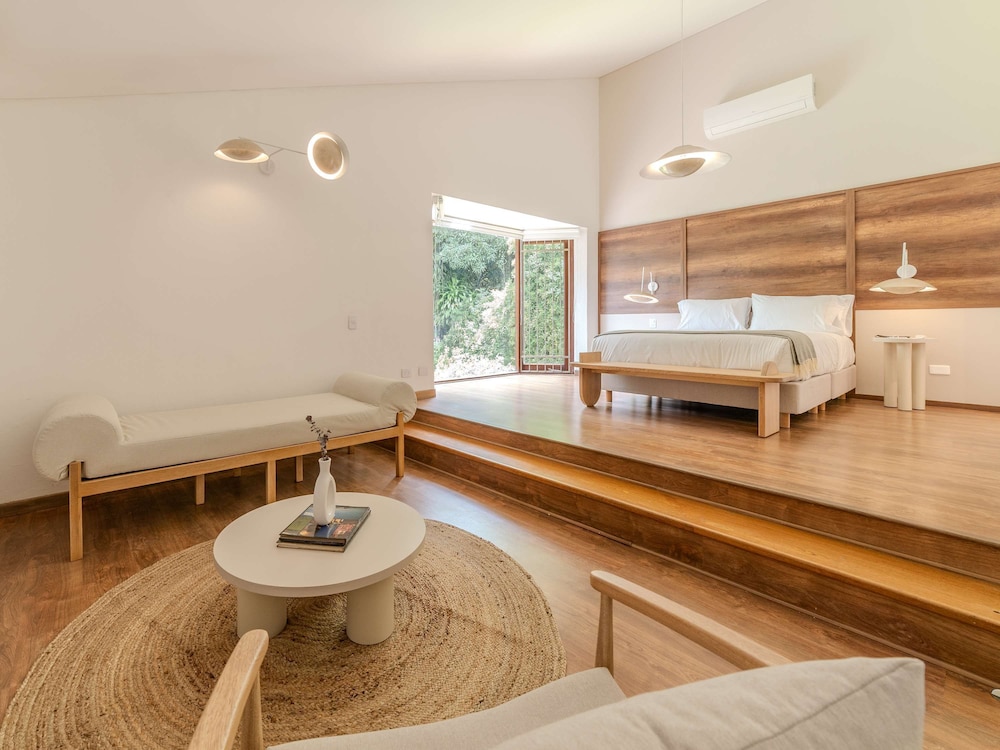 w Incredible 5BR House w Jacuzzi in El Poblado