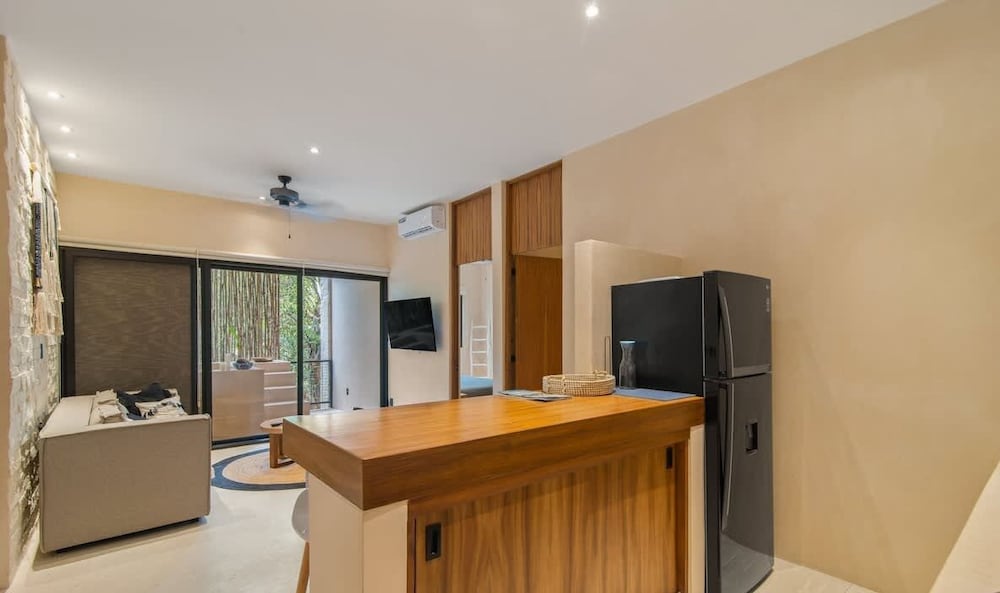 Spacious 3 Br. W/private Pool Exclusive Gym