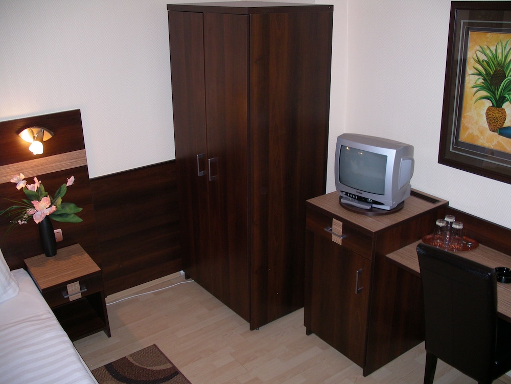 Frankfurt Vacations - Hotel Elbe - Property Image 1