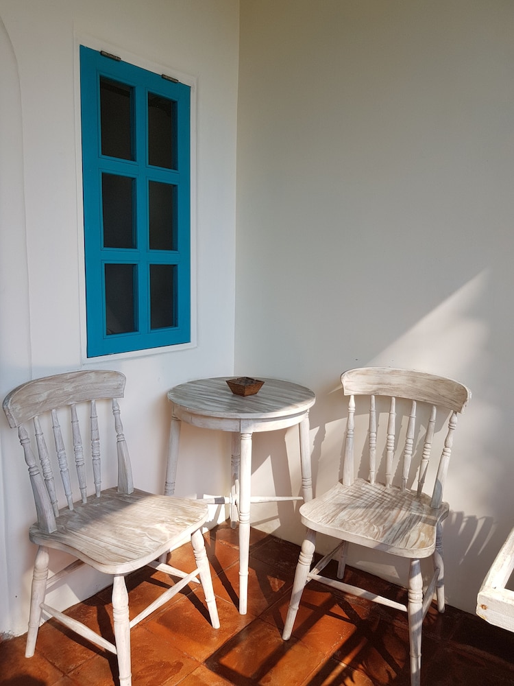 White Coconut Cottage