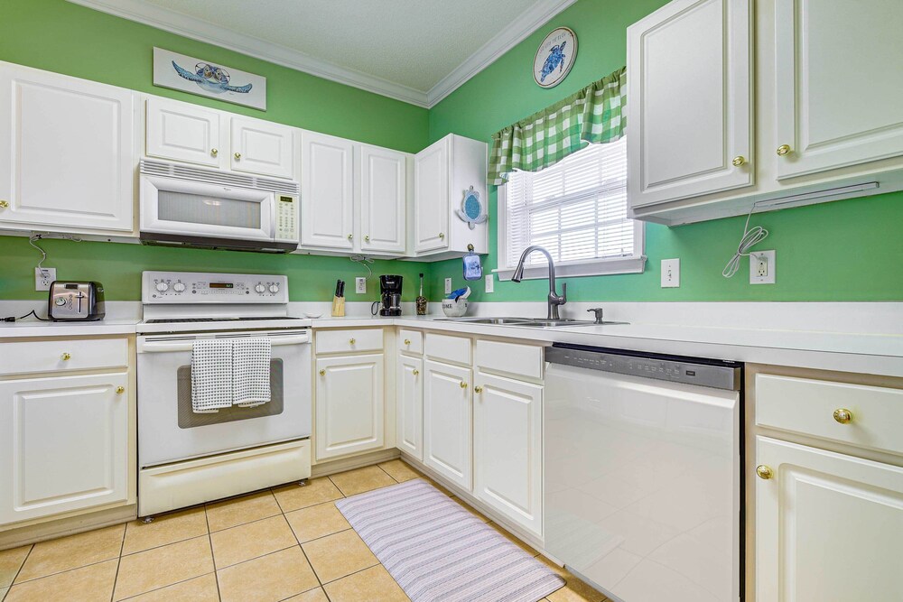 Golf Course Getaway w/ Views in North Myrtle Beach
