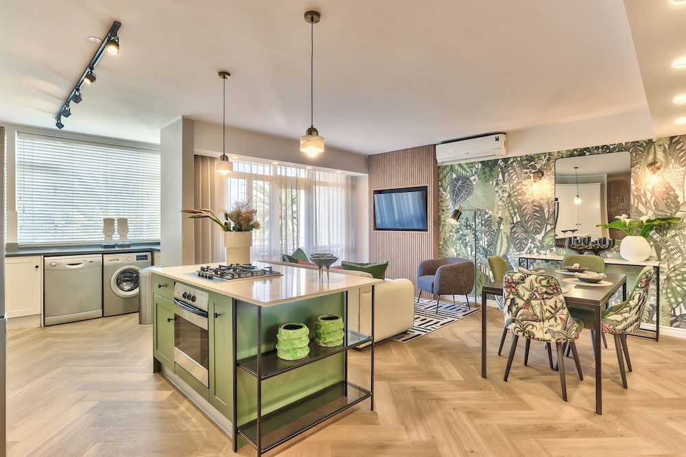 437 St Martini Gardens