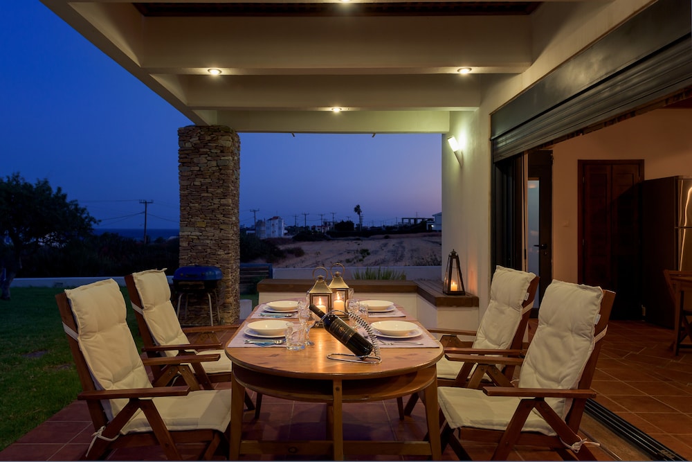 Cristelia Luxury Sea Front & Pool Villa