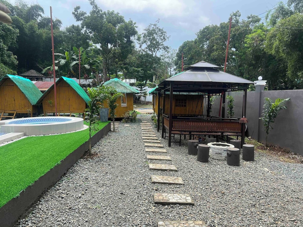 Serene Farmhouse Retreat in Alfonso, Cavite - Perfect for Family Getaways