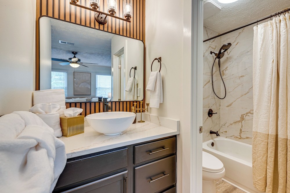 Near Gicc & ATL Airport: Modern Townhome!