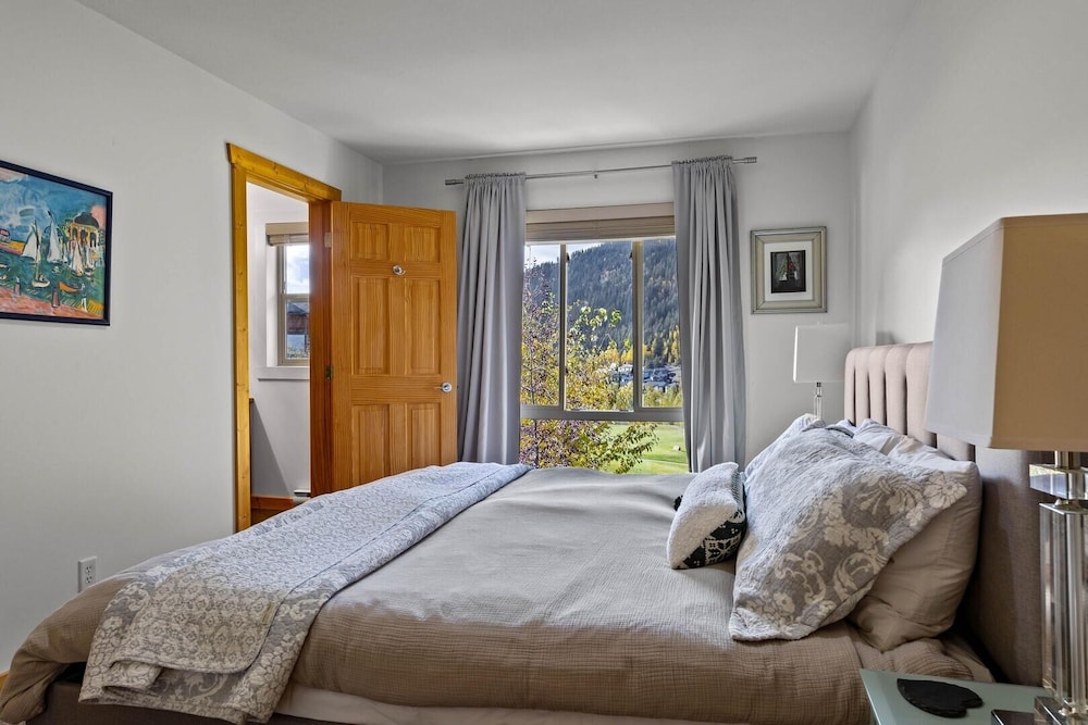 West Pine Lodge 3 Bedroom Home