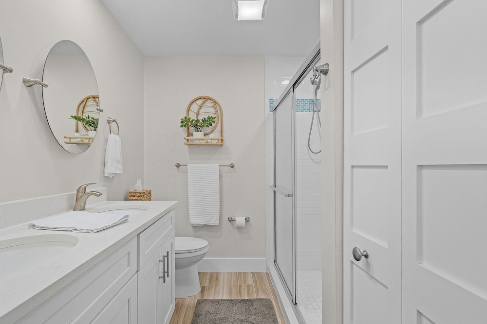 265 Beautiful Canal Front Pool Home 3 Bedroom Home