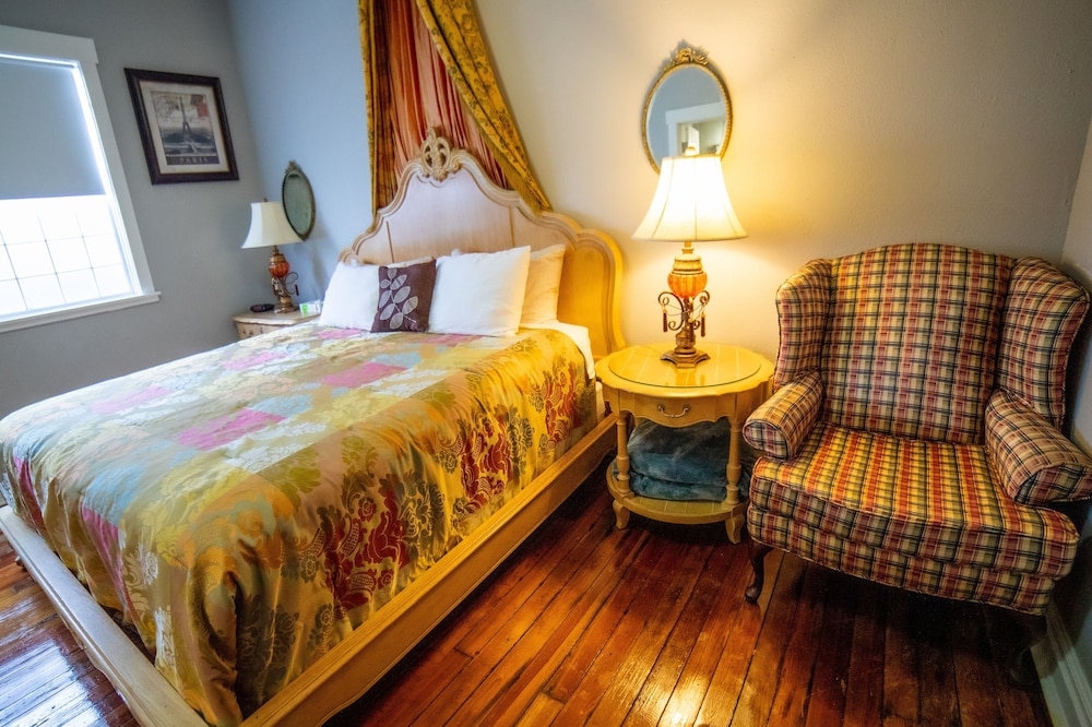 Oak Tree Hotel