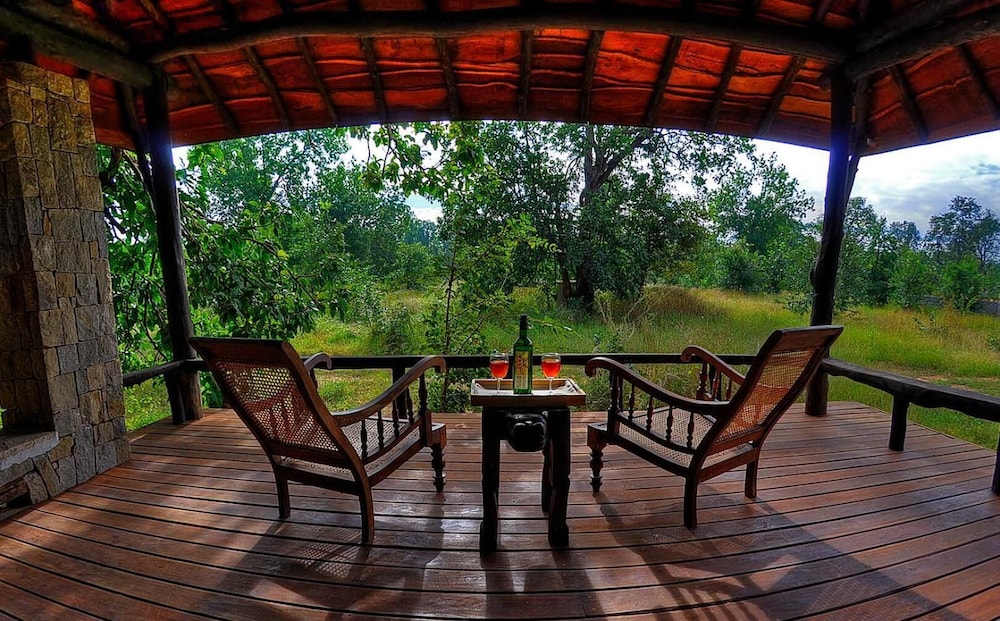 Pugdundee Safaris - Kanha Earth Lodge