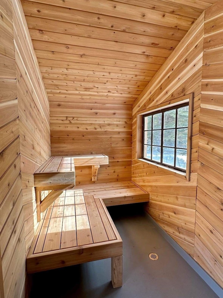 Little Atlin Lodge