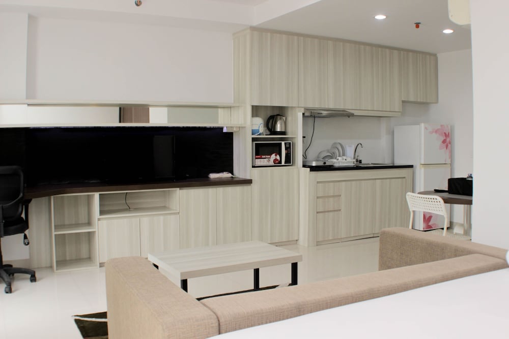 Comfy And Spacious Studio Azalea Suites Apartment view 3