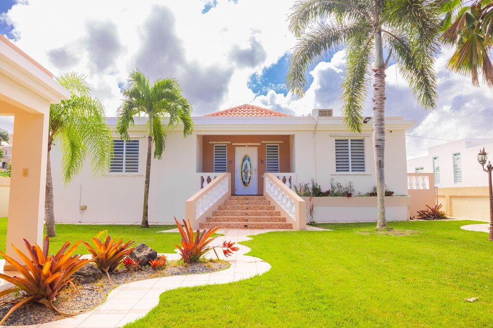 Big vacational house in Isabela