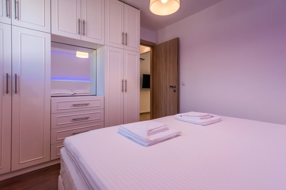 White Rock Milos Suites photo 2