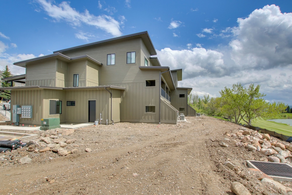 Newly Built Eden Condo w/ Golf Course View!