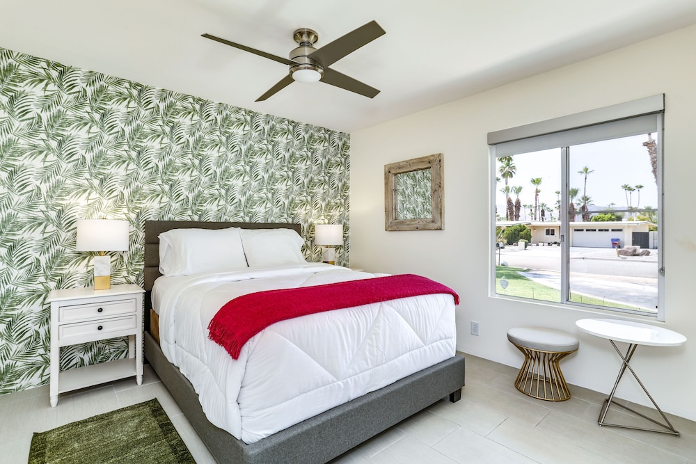 Luring Palms Oasis