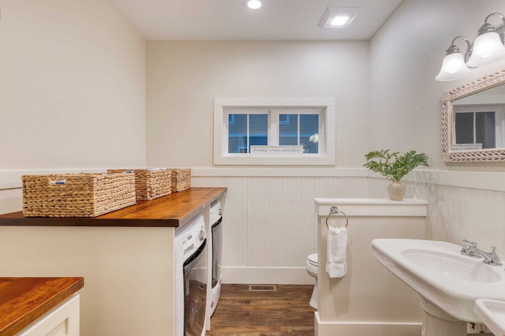 Pink Plume Coastal Escape Near Beach, Private Pool, Grill, & Luxe Interiors