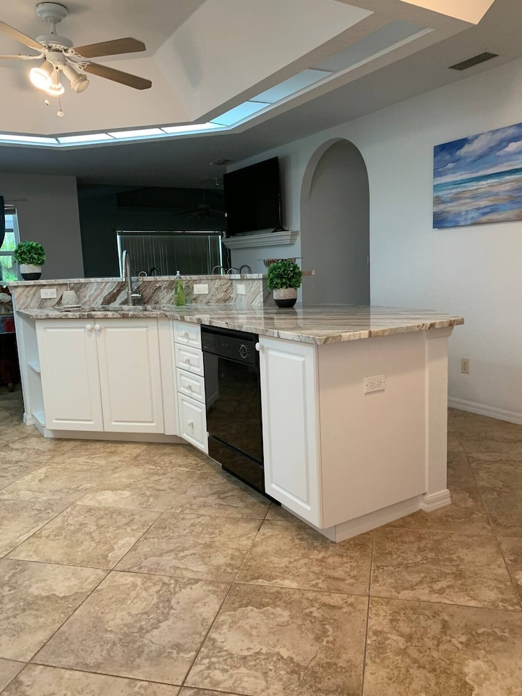 Boaters Dream Getaway In Cape Coral 4 Bedroom Home
