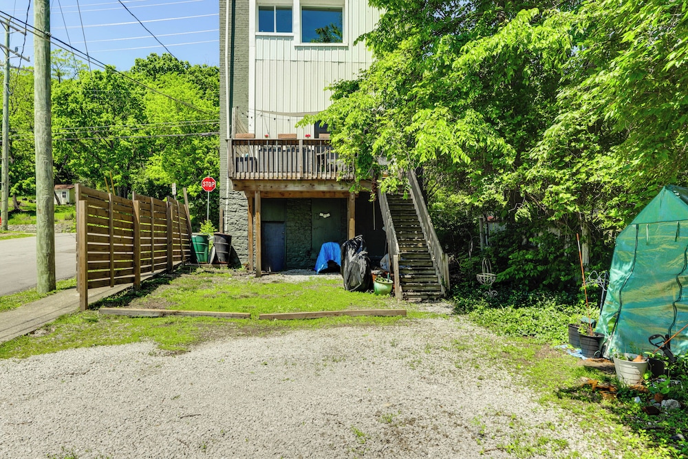 7 Mi to Dtwn: Charming Couple's Cove in Cincinnati