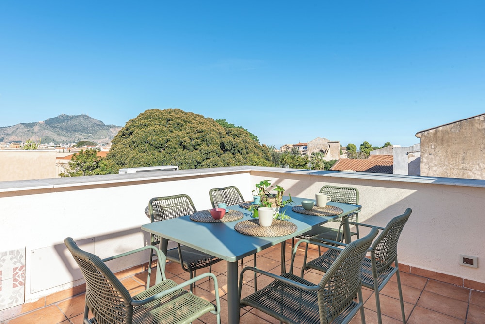 Carlo Apartment with Terrace by Wonderful Italy