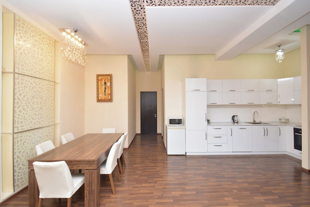 North Ave. Apartments by Luxe Group HH55