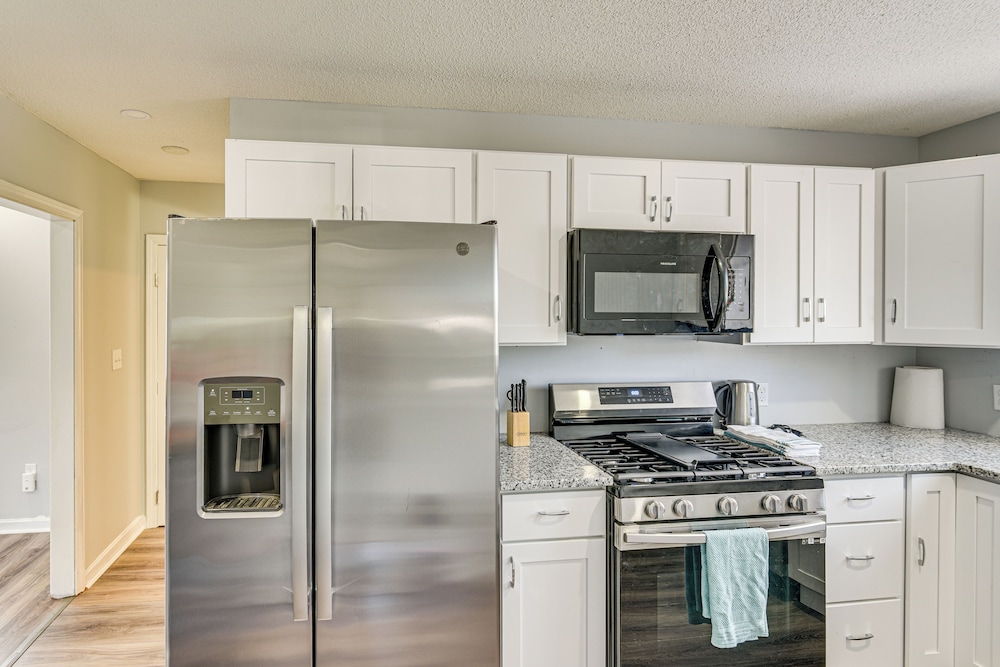 2 Mi to Waterfront: Walkable Fall River Apartment!