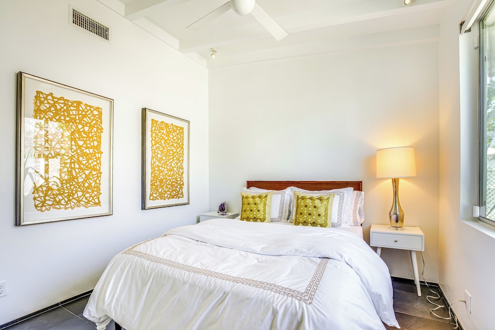3 Mi to Dtwn: Palm Springs Gem w/ Private Pool!