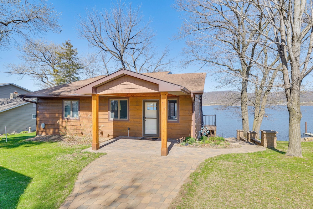 Riverfront Home w/ Seasonal Dock in Wabasha!