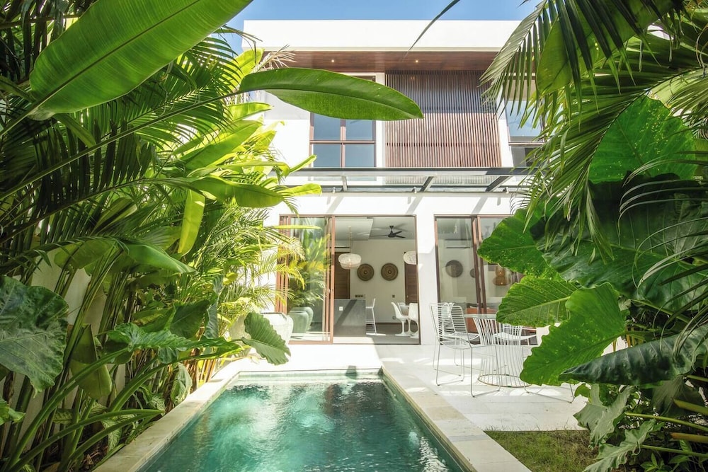 Modern 3BR Villa Enclosed Living