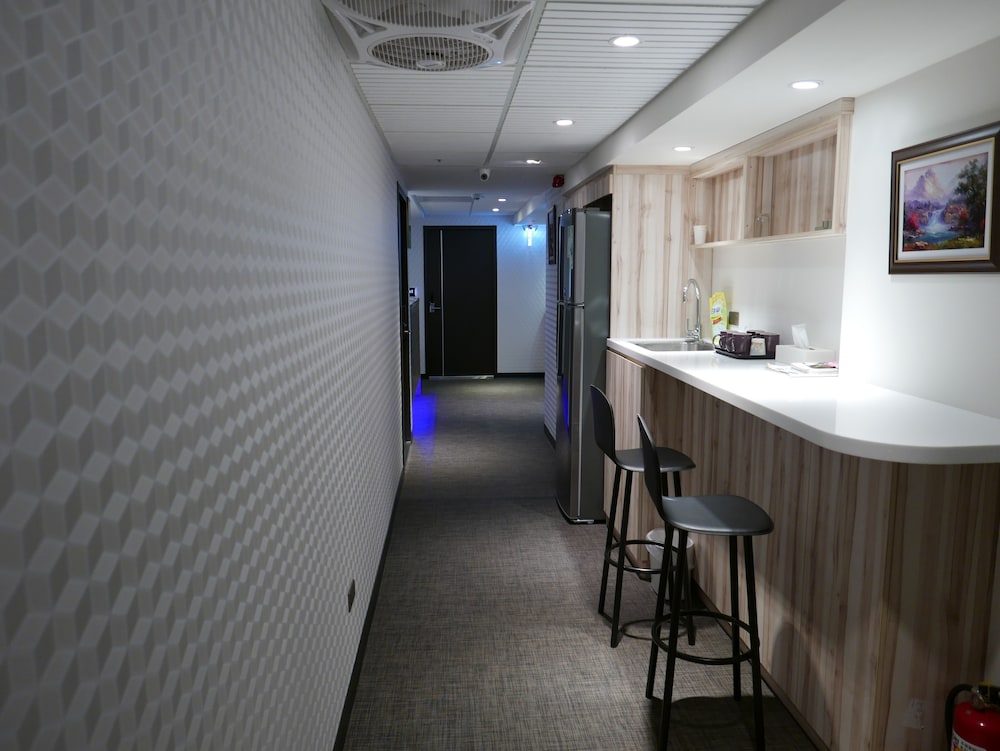 Ours Inn II