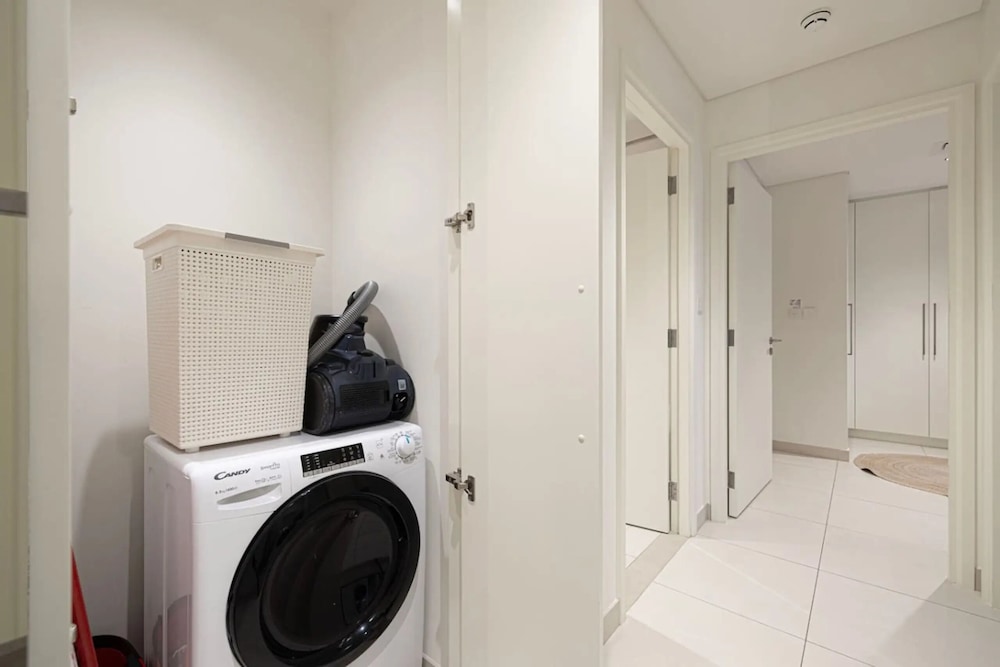 Burj Crown Lux Apartment by Dubai Mall
