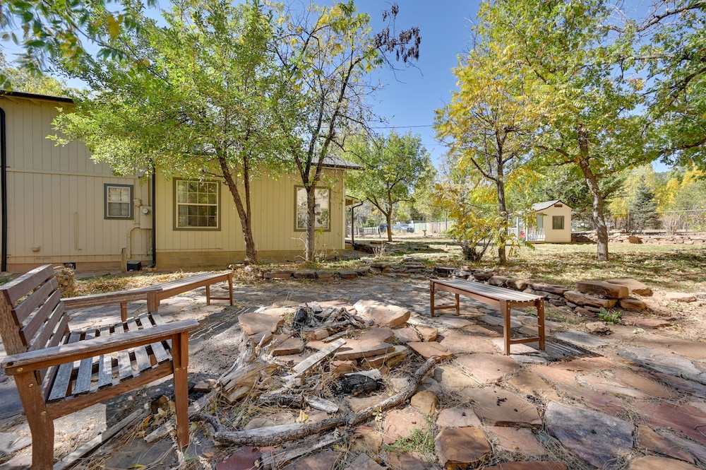 Pet-friendly Strawberry Cottage w/ Patio & Yard! view 3