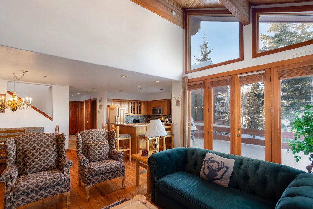 Ridge at Deer Valley Resort - Three Bedroom Condo with Hot Tub #16 3 Condo