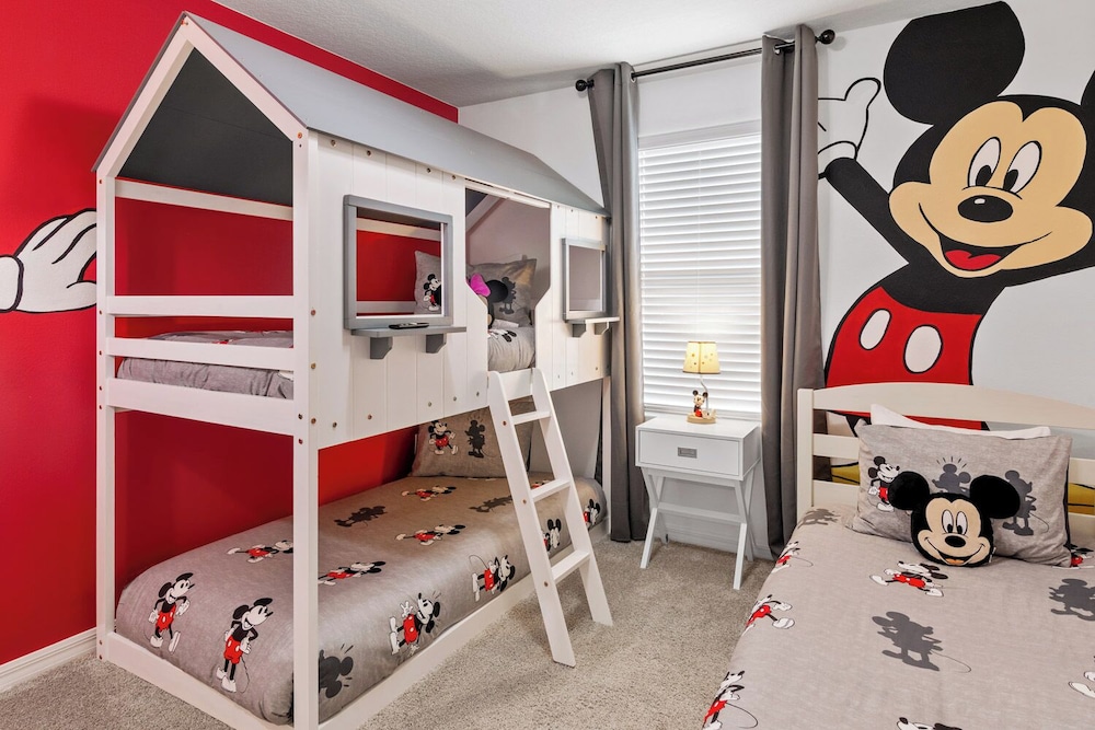 Orlando Adventure Awaits 4BR Townhouse