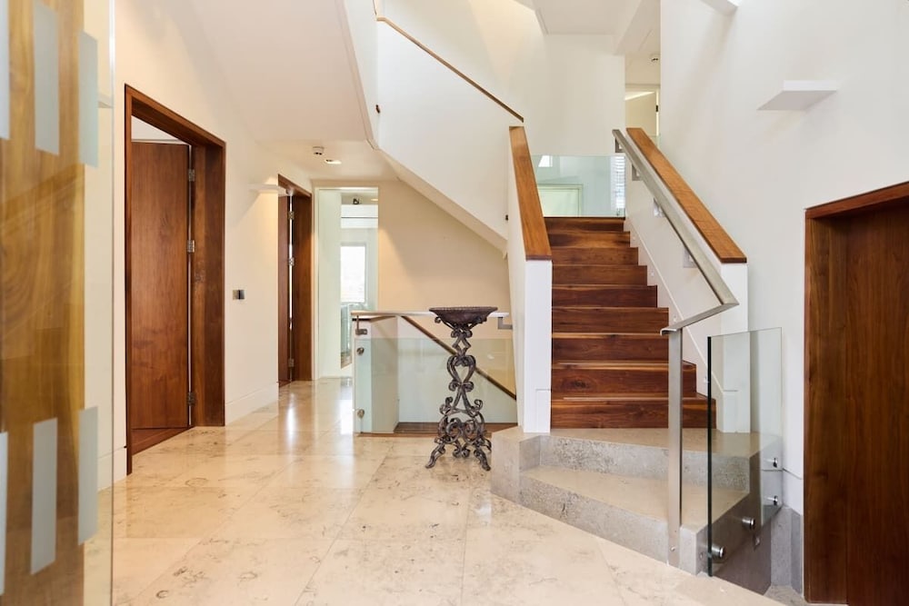 The Hampstead Garden Hideaway - 5bdr Home With Pool and Garden