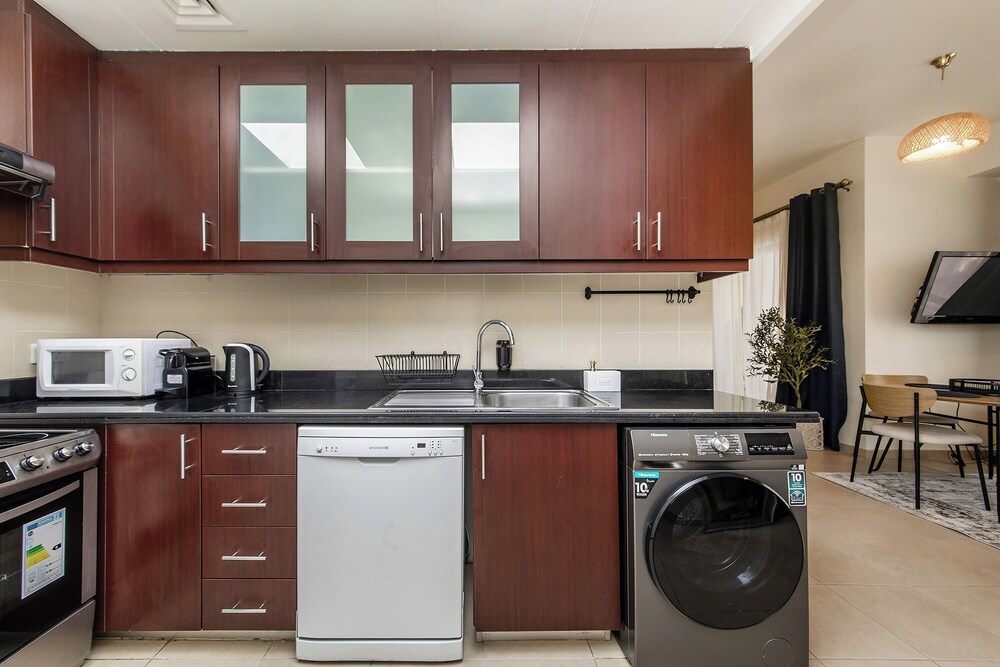 Excellent 1bdr at Bahar 6