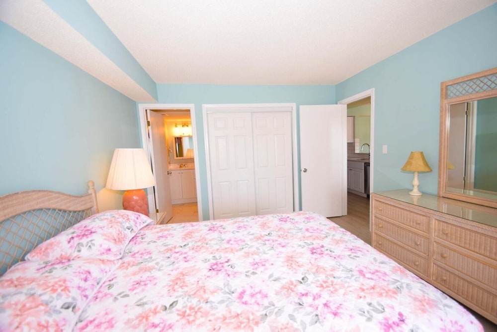 Seascape-heron Harbour 200-9 2 Bedroom Condo by RedAwning