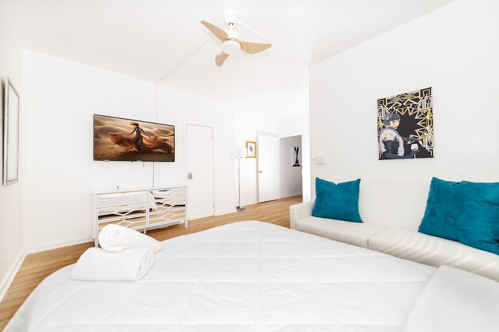 545 Michigan Avenue Apartments - Image 3