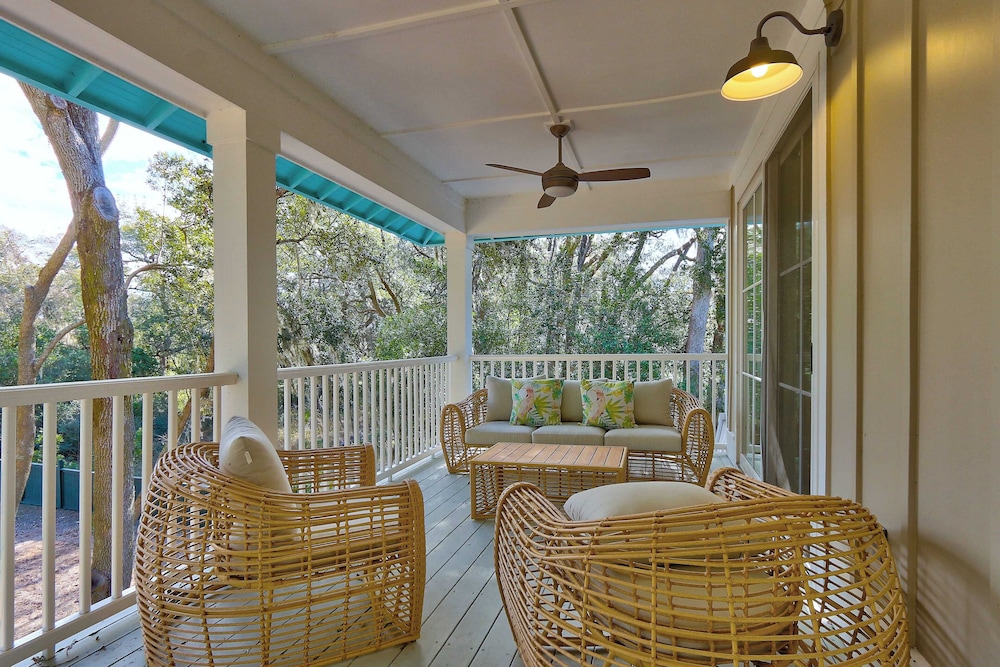 Beachside Boardwalk & Views Pool + Hot Tub 202 on the Sound