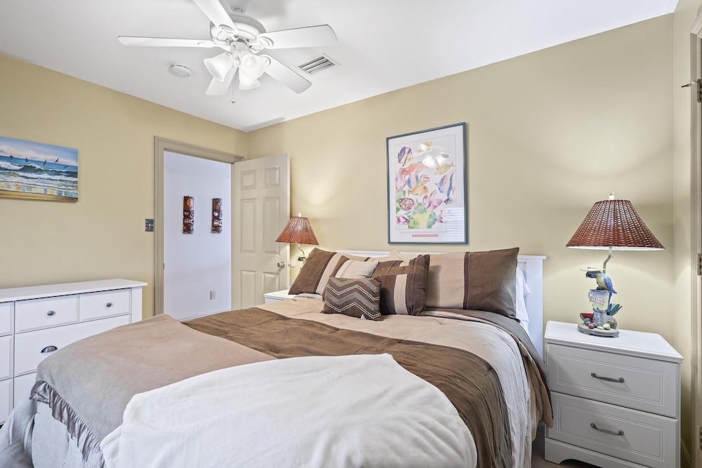 The Pelican 4 Bedroom Home by RedAwning
