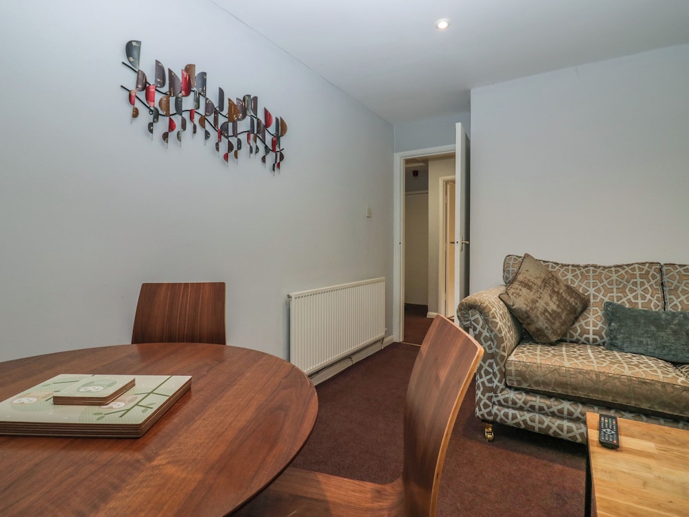 Apartment 6