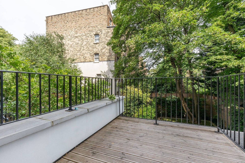 Westbourne Park Road Xviii by Onefinestay