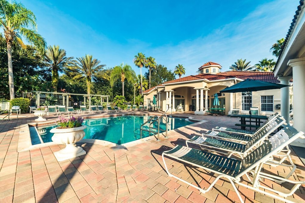 Disney Charm, Steps From Pool and Clubhouse!