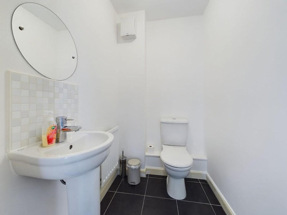 Riverfront Staffordshire Retreat