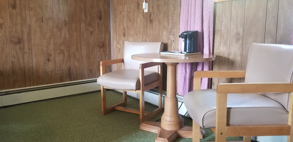 Red Ranch Motel