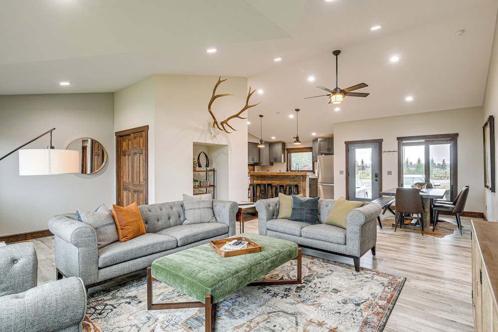 Pinedale Getaway Near Hiking, Skiing & Lakes!
