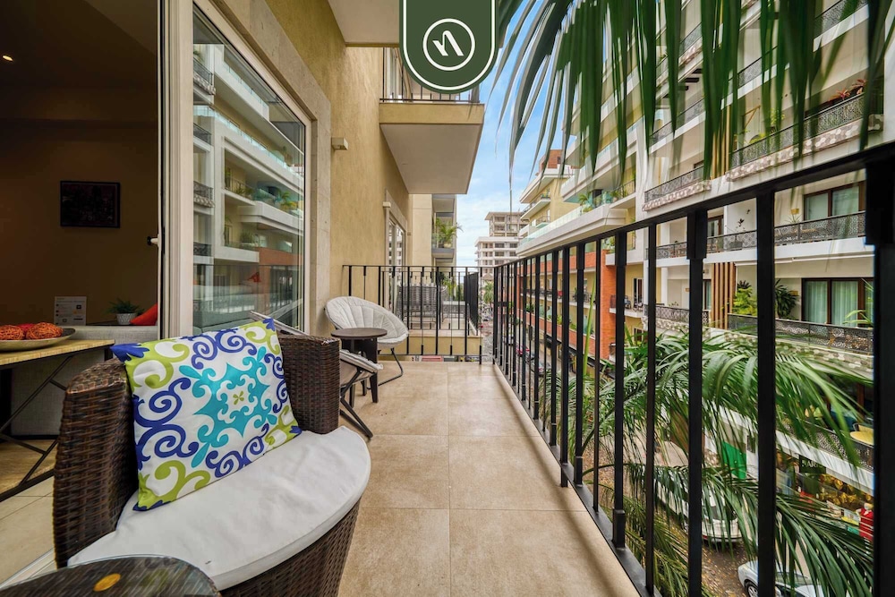 Amazing 1 BR Condo - Zona Romantica - Rooftop Pool